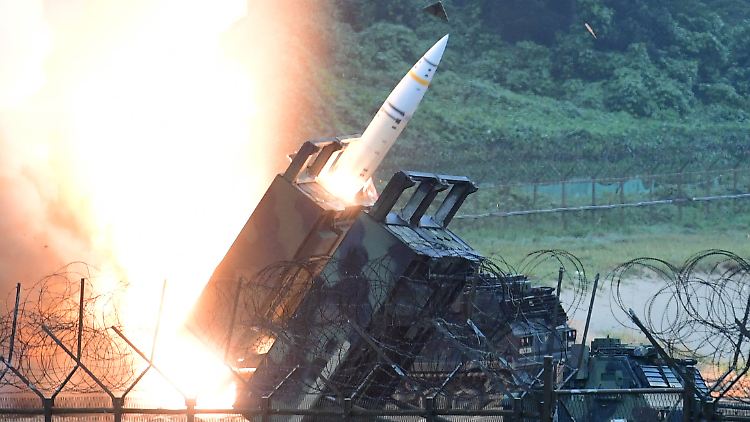 Darf sie bald auch gegen Ziele in Russland eingesetzt werden? Eine Artillerie-Kurzstreckenrakete vom Typ ATACMS (Archivbild). 