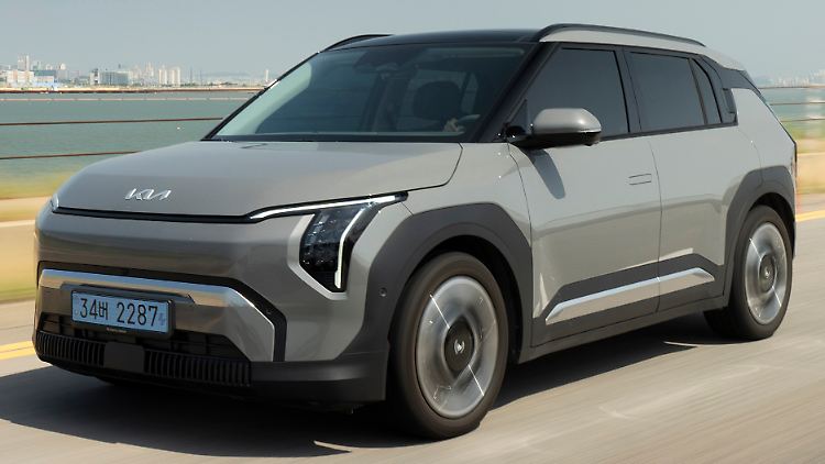 Der neue Kia EV3 kommt Ende des Jahres zu Preisen ab 36.000 Euro nach Deutschland.