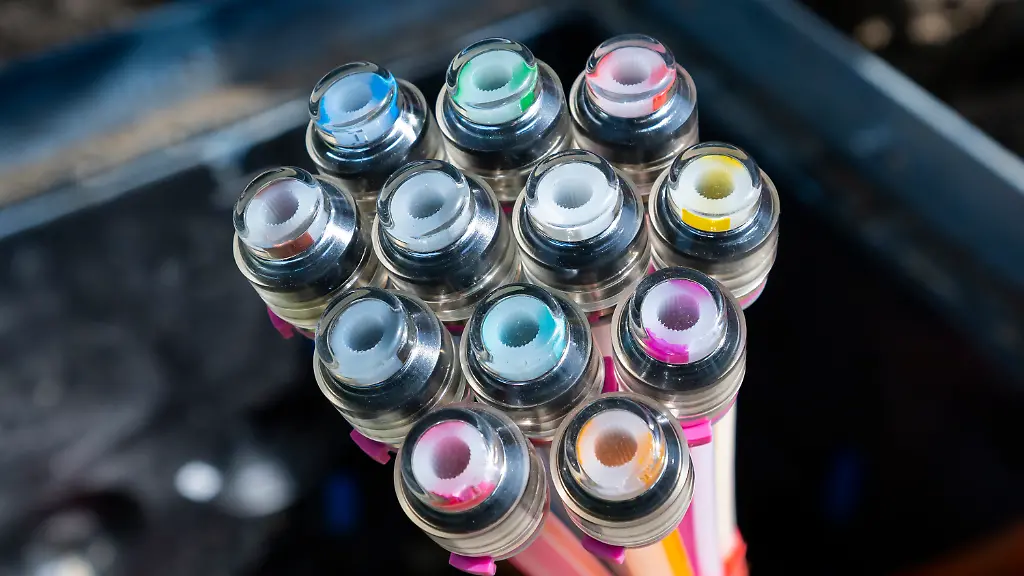 8d98e90f675b9e88619a80e886843fdc