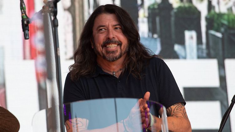 Das Lachen dürfte Dave Grohl ob der vielen negativen Kommentare über ihn vergangen sein.