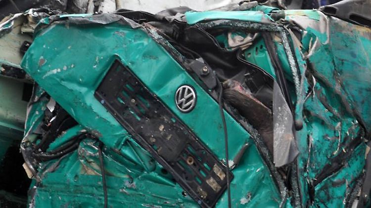 Auch wenn manche Reaktionen auf die aktuelle Krise der Branche anderes vermuten lassen: Bei den deutschen Autofirmen gebe es kein Pleiterisiko, sagt Analyst Halver. 