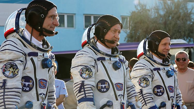 Die drei Raumfahrer dockten nach nur gut drei Stunden an der ISS an.