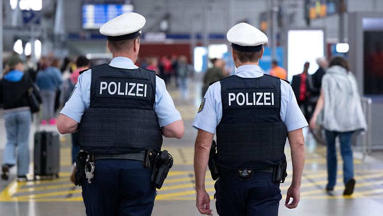 Das "Sicherheitspaket" der Bundesregierung enthält verschiedene Maßnahmen wie eine Änderung im Waffenrecht und mehr Befugnisse für die Polizei.
