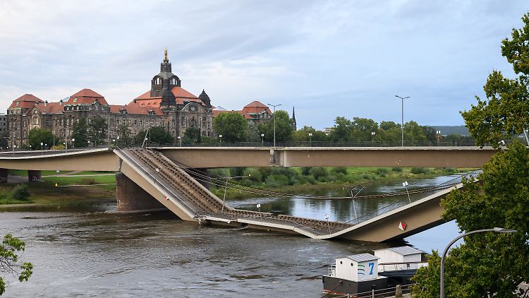 Teile der Carolabrücke in Dresden stürzten am Mittwoch ein.