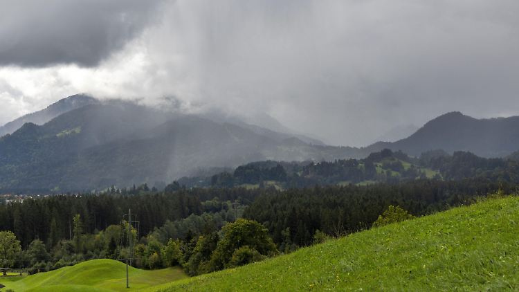 Im Alpenraum und in Polen und Tschechien stehen massive Niederschläge an.