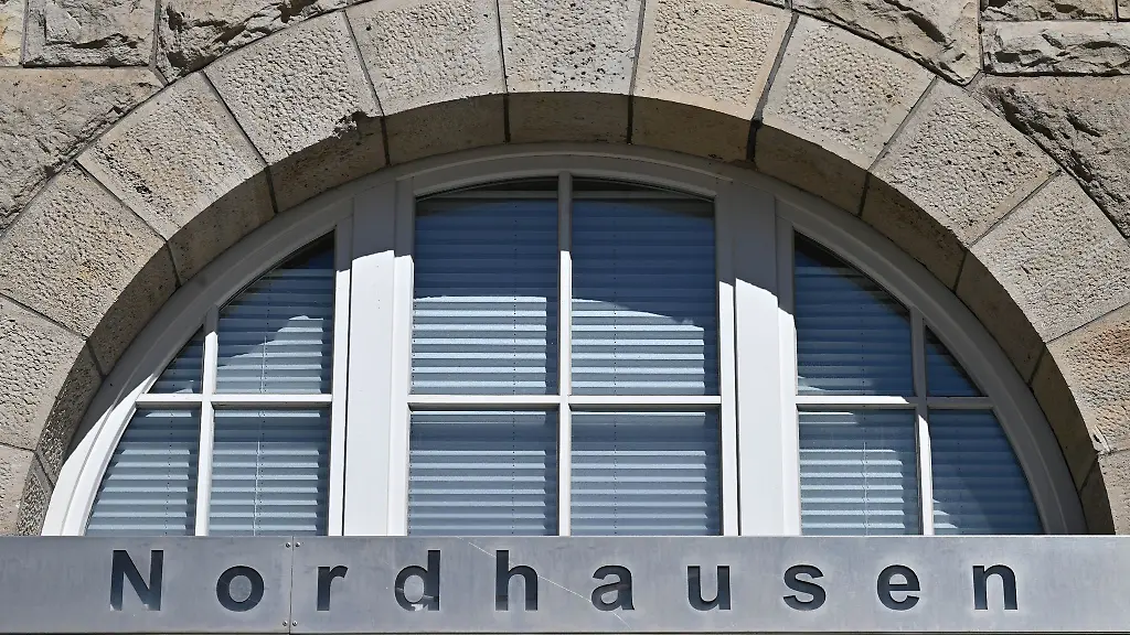 Nordhausen-steht-ueber-der-Tourismus-Information-in-der-Innenstadt