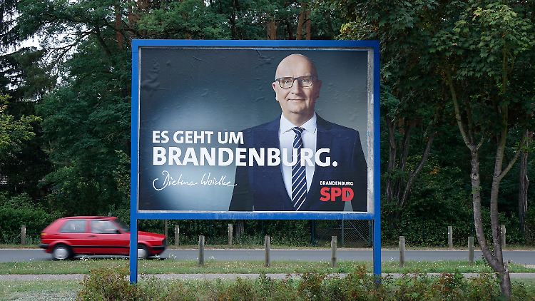 Wenn die Sozialdemokraten bei der Landtagwahl am 22. September nicht stärkste Kraft werden, will Woidke abtreten.