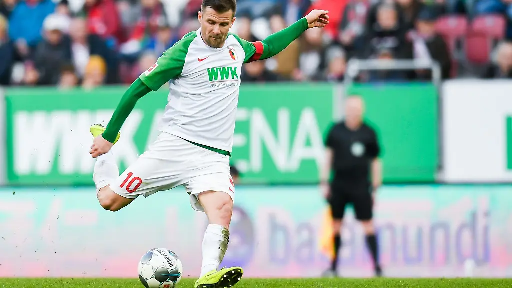 Augsburgs-Daniel-Baier-in-Aktion