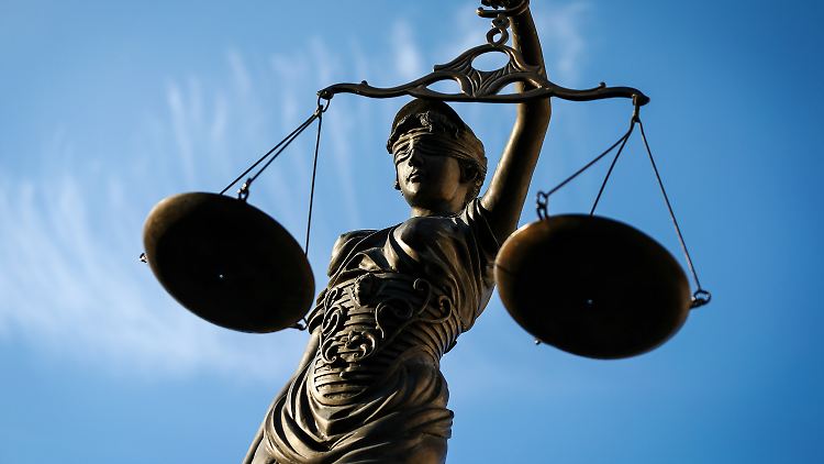 Die Eltern mischten ihrer Tochter die Droge Ecstasy in den Brei.