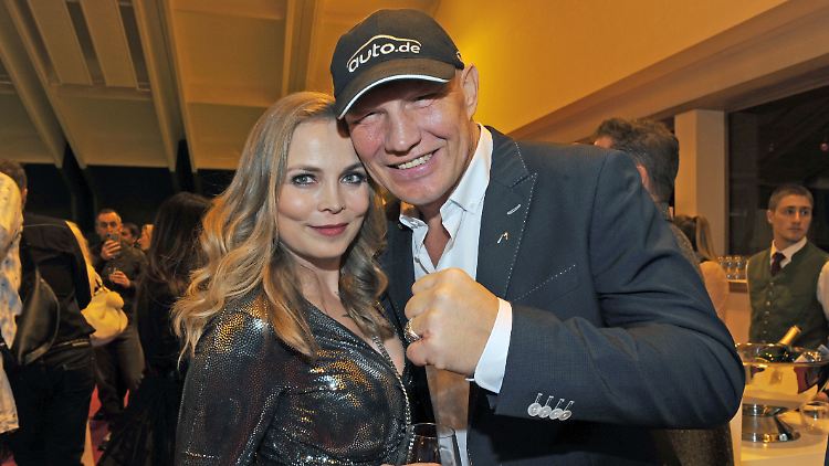 Halten zusammen: Regina Halmich und Axel Schulz.