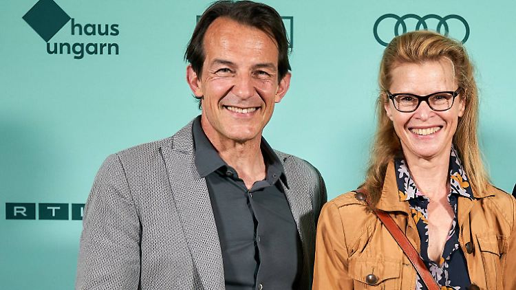 Hans Werner Meyer und Leslie Malton freuen sich über die Errungenschaften für die Kollegen.