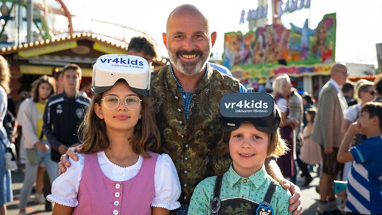 Es geht darum, das Oktoberfest für alle zugänglich zu machen - eben virtuell, so der Entwickler Ostler (M).
