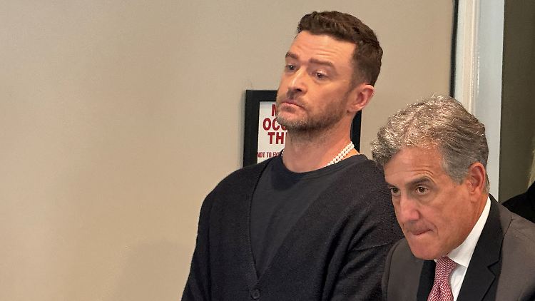 Justin Timberlake erschien heute mit seinem Anwalt vor Gericht in Sag Harbor.