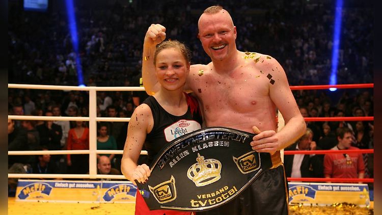 Steht Regina Halmich zum dritten Mal im Ring gegenüber: Stefan Raab.