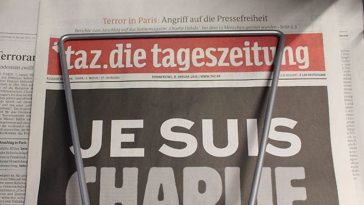 Eine gedruckte Donnerstagsausgabe der "taz" vom 8. Januar 2015.