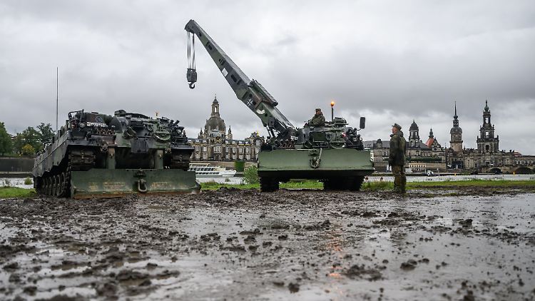 Mission erfüllt: Die Bundeswehr kam mit schwerem Räumgerät zur Hilfe. 