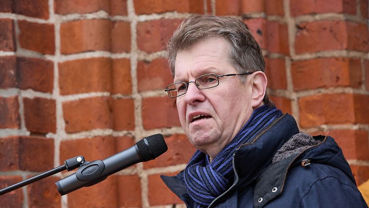 Ralf Stegner will auf einer Demo sprechen, bei der die Waffenlieferungen der Regierung an die Ukraine kritisiert werden.