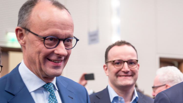"Illegale Einreisen unterbinden": Merz und Spahn arbeiten sich an Kanzler Scholz ab. 