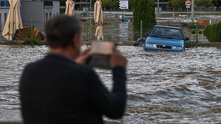 Im tschechischen Opava wurden Straßen überflutet - laut Forschern spielte der Klimawandel eine große Rolle.