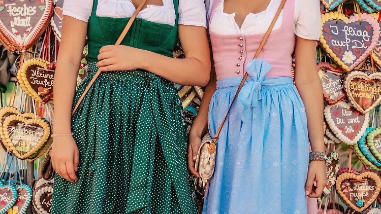 Diese fünf Dirndl-Trends dominieren das Oktoberfest 2024.