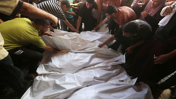 Trauernde Angehörige im Gazastreifen.