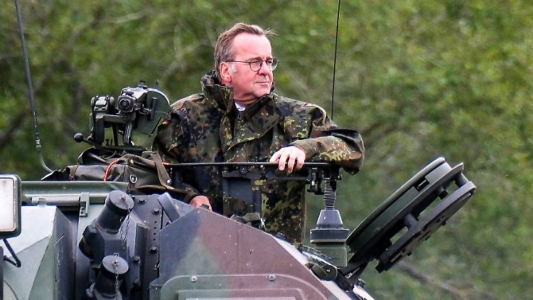 Eine Landstreitkraft sei "ohne eine effektive und einsatzbereite Artillerie kaum handlungsfähig", sagt Verteidigungsminister Pistorius.
