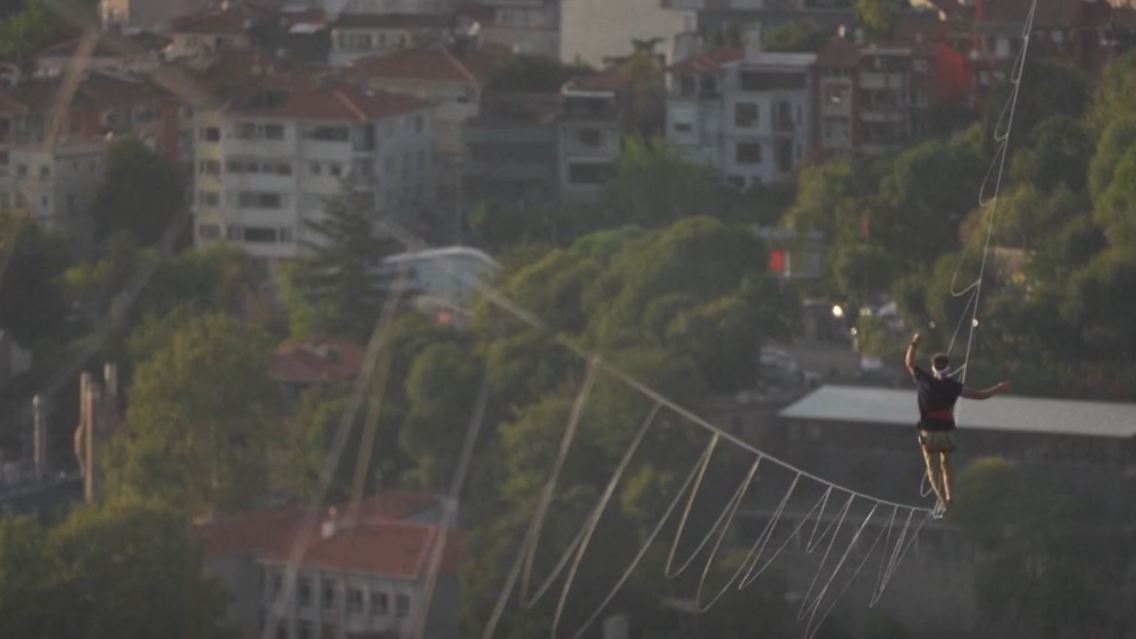 slackline.JPG