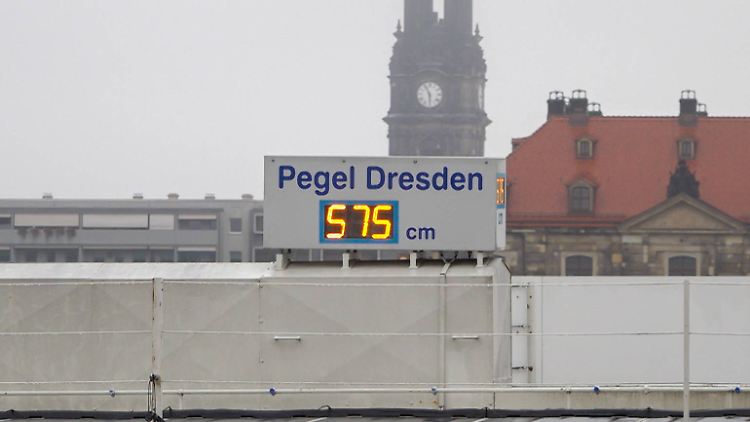 In Dresden wird mit einem Überschreiten der Sechs-Meter-Marke für diesen Dienstag gerechnet.