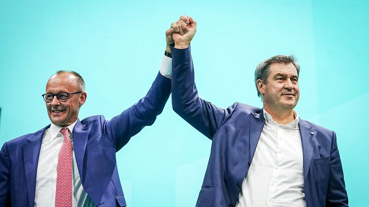 Zwei Männer mit großen Ambitionen, doch nur einer kann Kanzlerkandidat werden: Merz (l) und Söder beim CDU-Parteitag im Mai.