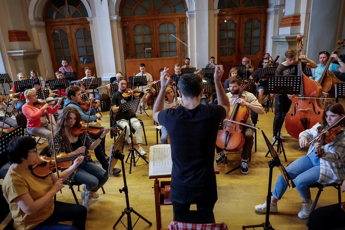 2023-09-06T060326Z-1401997451-RC28K2ATLSA3-RTRMADP-3-UKRAINE-CRISIS-CONCERTS