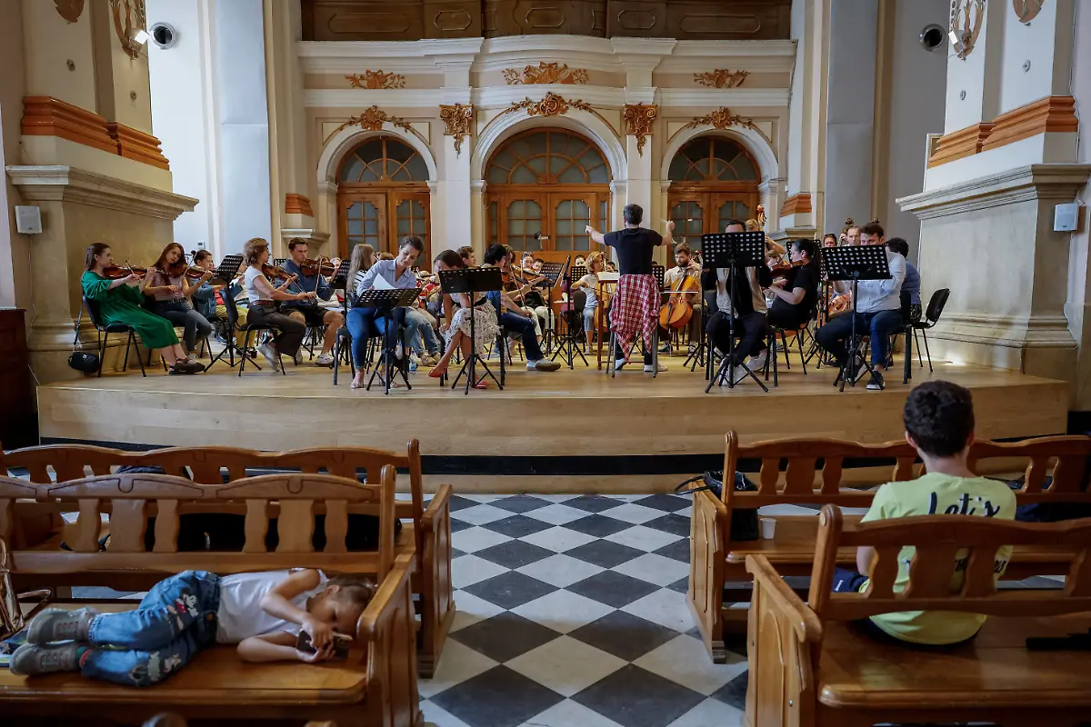 2023-09-06T060330Z-1241433537-RC29K2AQJH6G-RTRMADP-3-UKRAINE-CRISIS-CONCERTS