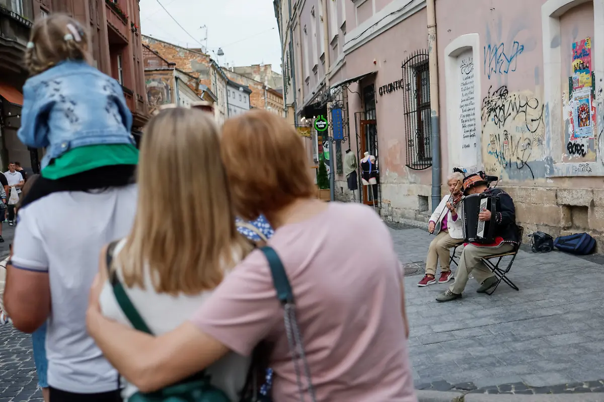 2023-09-06T060256Z-486908852-RC2GK2AV03BT-RTRMADP-3-UKRAINE-CRISIS-CONCERTS