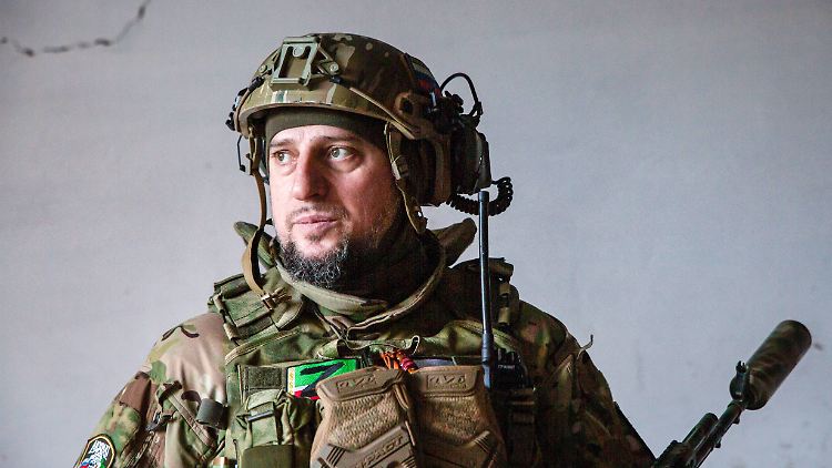 Apti Alaudinow ist ein Hardliner im Krieg und hat eine klare Meinung zu Kriegsgefangenen: "Ich denke, sie verdienen es nicht, überhaupt zu leben."