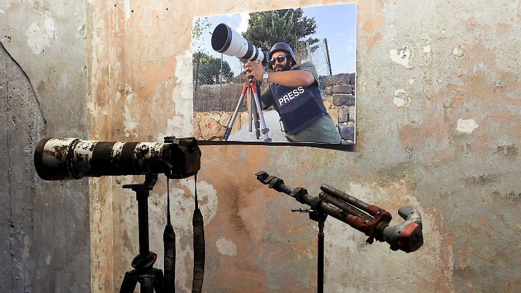 Amnesty International stellte die Ausrüstung des Reuters-Journalisten Issam Abdallah, der am 13. Oktober 2023 durch einen mutmaßlich gezielten israelischen Luftschlag an der libanesisch-israelischen Grenze getötet wurde.