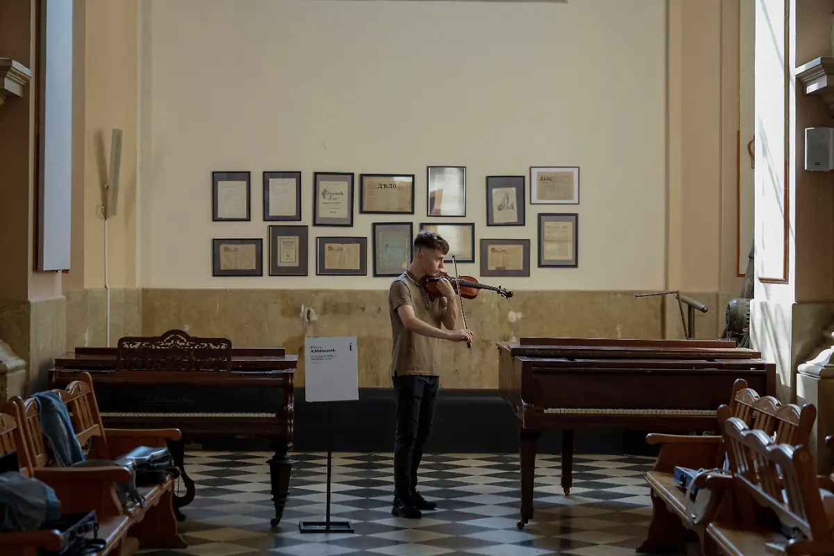 2023-09-06T060325Z-1941788375-RC26K2AI8YRH-RTRMADP-3-UKRAINE-CRISIS-CONCERTS