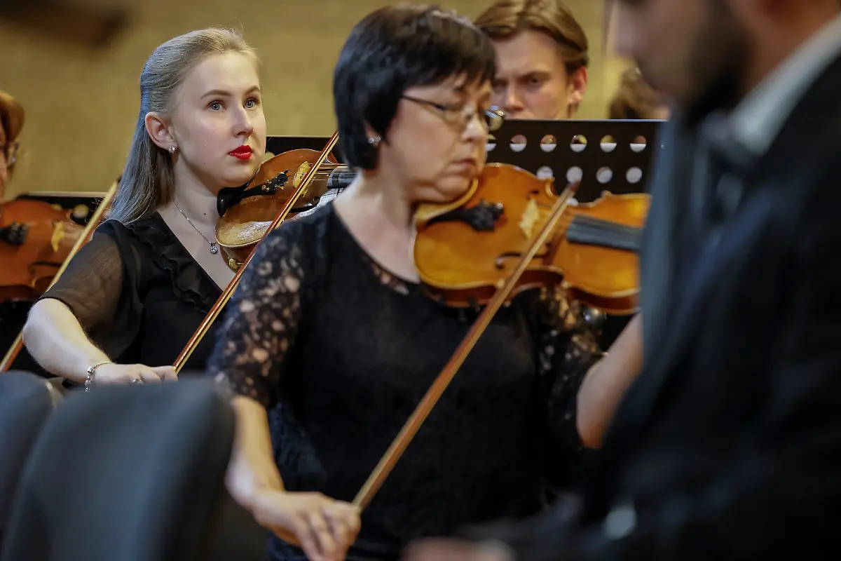 2023-09-06T060238Z-101864549-RC2SL2A76VIB-RTRMADP-3-UKRAINE-CRISIS-CONCERTS