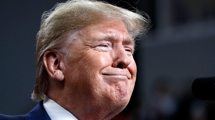 Einst nannte Trump Kryptowährungen noch Abzocke, nun gründet er eine eigene Krypto-Plattform. 