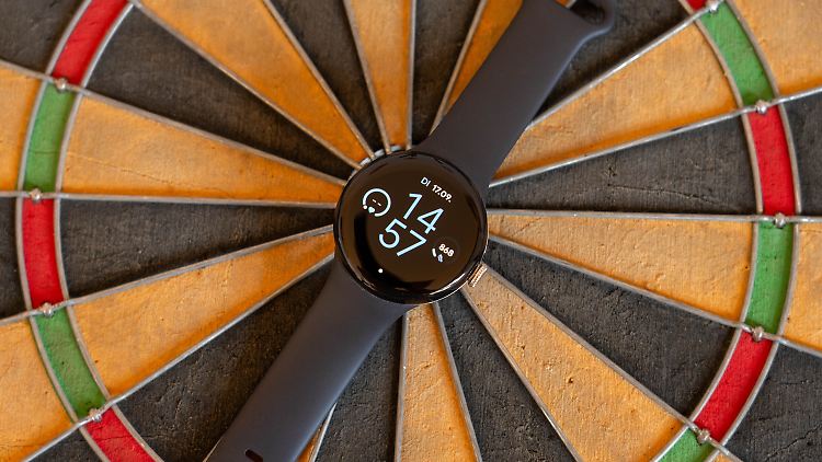 Auf den ersten Blick unterscheidet sich die Pixel Watch 3 nicht von ihrer Vorgängerin.