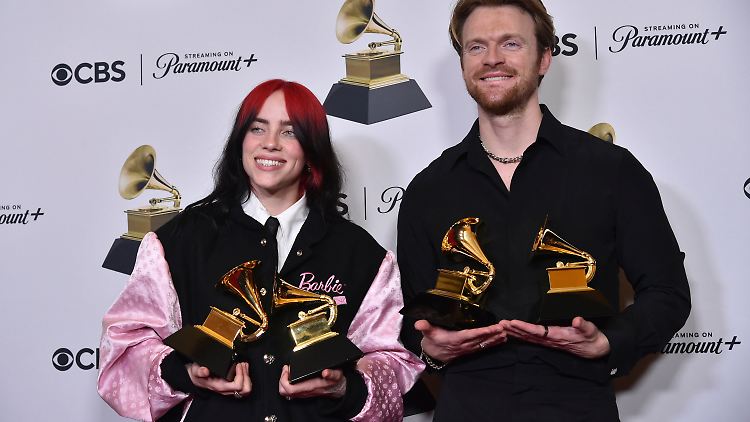 Billie Eilish und ihr Bruder Finneas O'Connell stimmen für Kamala Harris - und fordern ihr Publikum auf, dasselbe zu tun. 