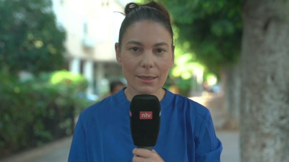 Raschel Blufarb.jpg
