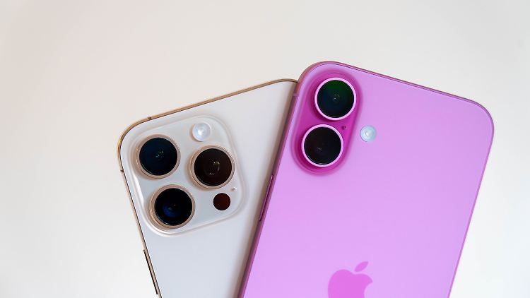 Links ein iPhone 16 Pro Max, rechts ein iPhone 16 Plus.
