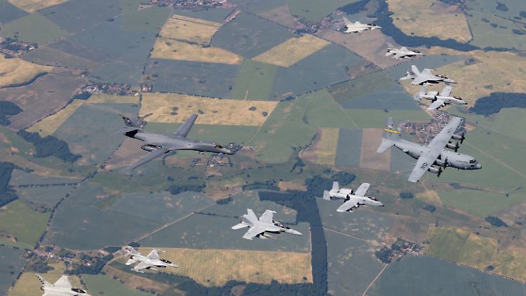 Bündnisgebiet verteidigen: Kampfjetformation bei der NATO-Übung Air Defender.