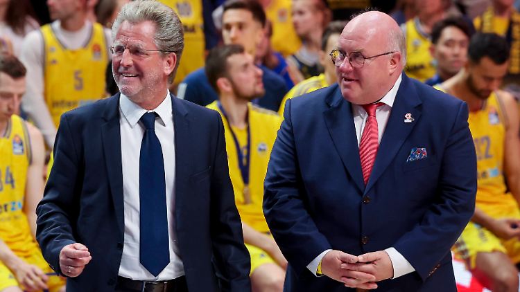 BBL-Boss Stefan Holz (l.) mit DBB-Präsident Ingo Weiss.