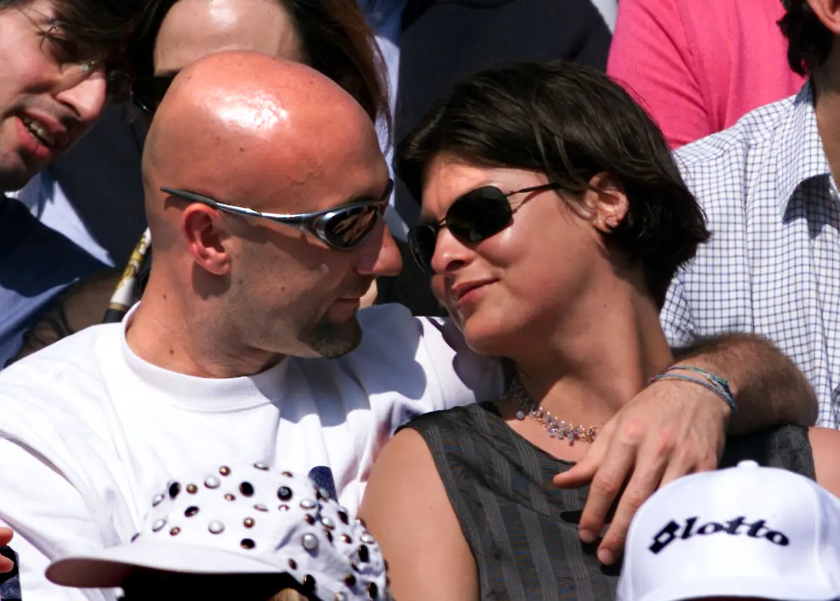 1999-04-25T000000Z-690604926-RP1DRIHDYZAA-RTRMADP-3-SPORT-TENNIS