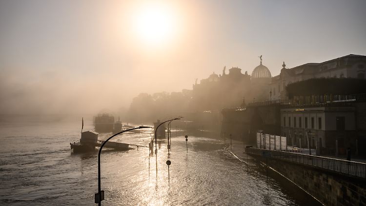 Im Tagesverlauf soll der Elbe-Pegel in Dresden 6,11 Meter erreichen. 
