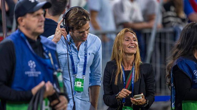 Alice Mascia (r.) erhöht den Druck auf die DFL.