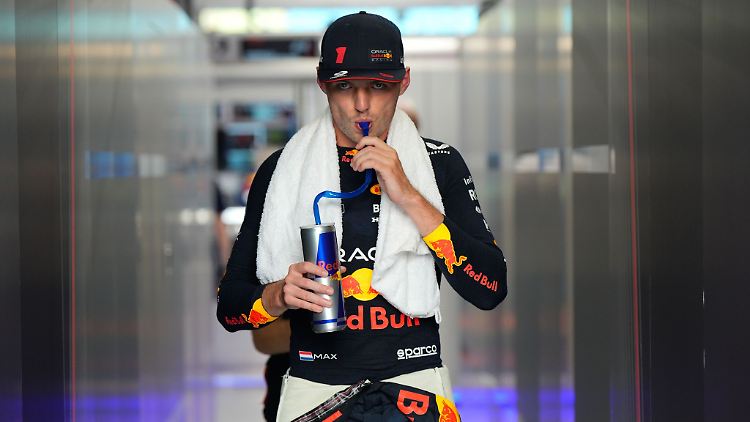 Die Fahrer um Weltmeister Max Verstappen müssen in Singapur trinken, trinken, trinken.