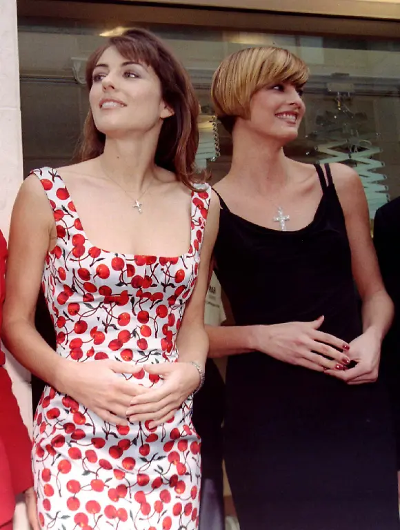 1996-10-25T120000Z-800102877-PBEAHUMXQDW-RTRMADP-3-FASHION