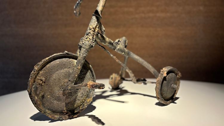 Das Bronzekunstwerk stammt von dem japanischen Künstler Akira Fujimoto und von Cannon Hersey.