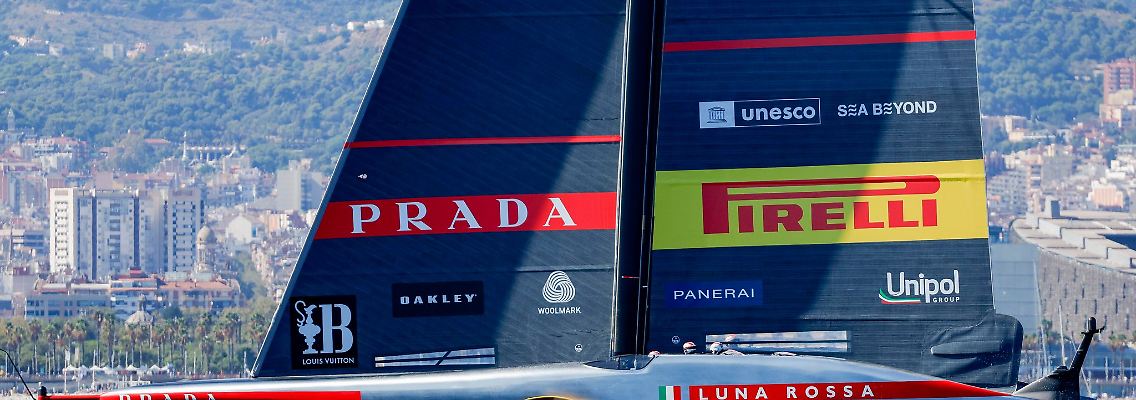 Segelt um die Teilnahme am 37. America's Cup: das AC75-Boot des italienischen Luna Rosa Prada Pirelli Teams.